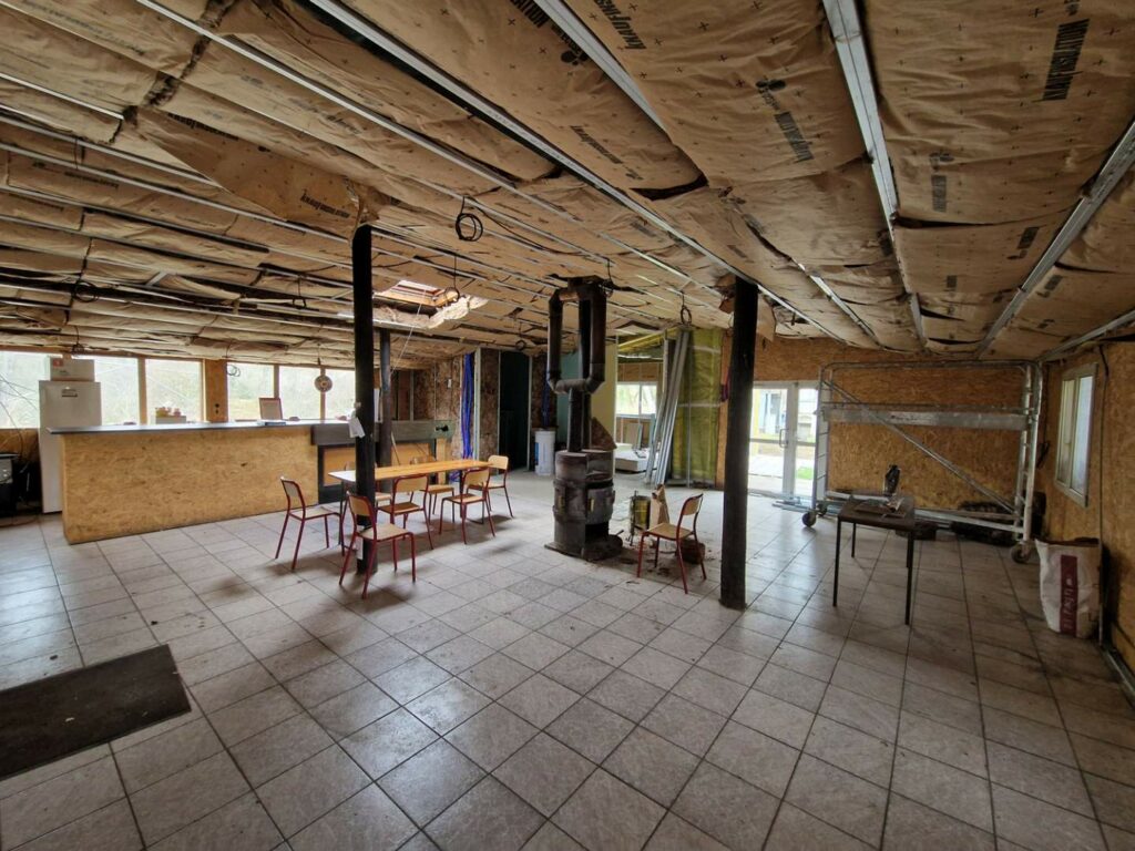 Reconstruction après incendie du siège de l'AAPPMA La Varonne