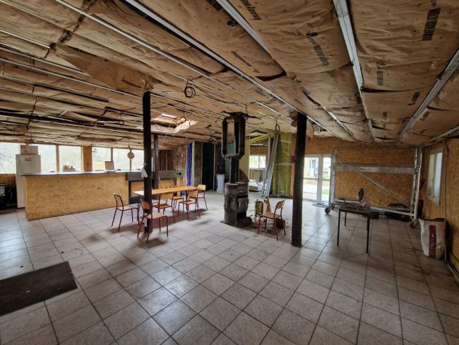 Reconstruction après incendie local de pêche